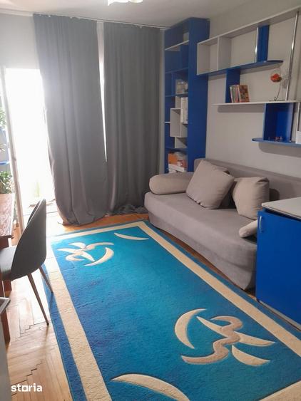 Apartament cu 3 camere decomandat în Exterior Vest