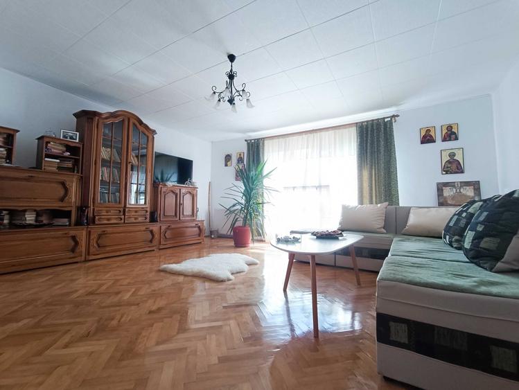Casă cu 4 camere în Nord