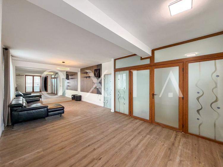 Apartament cu 5 camere decomandat în Complex Studențesc