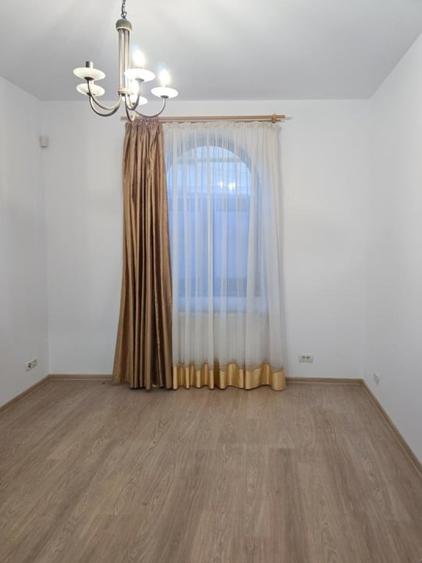 Casă cu 7 camere cu Teren 500 Mp în Unirii