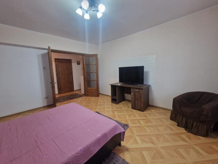 Apartament cu 4 camere decomandat în Nicolina
