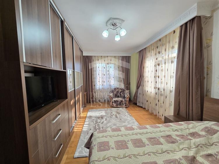 Casă cu 16 camere cu Canalizare în Central
