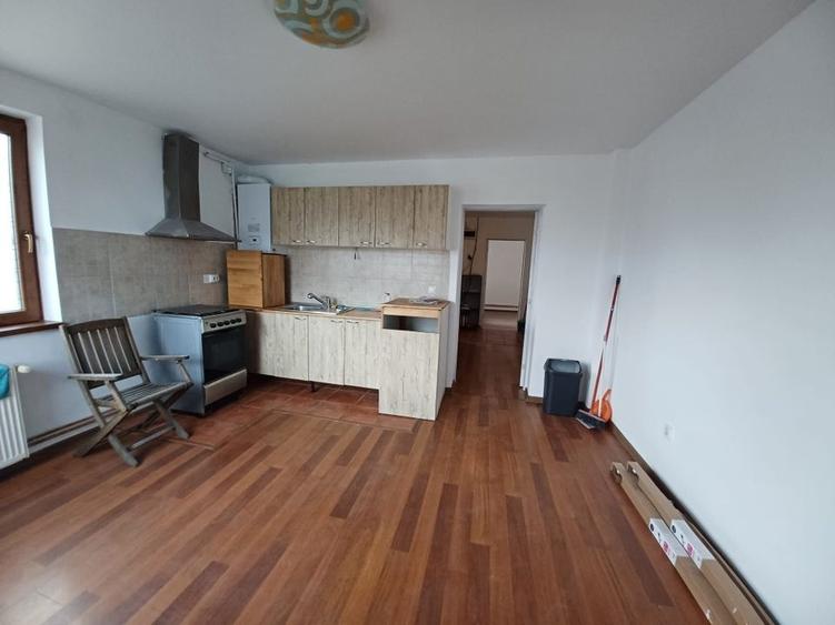 Casă individuală cu 4 camere cu Canalizare în Iris