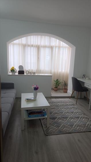 Vand apartament 2 camere central,Unirii,decomandat,etaj 1,renovat recent, langa scoala Alexandru Stefulescu . Pret 83000 negociabil, 0767716515. - 4