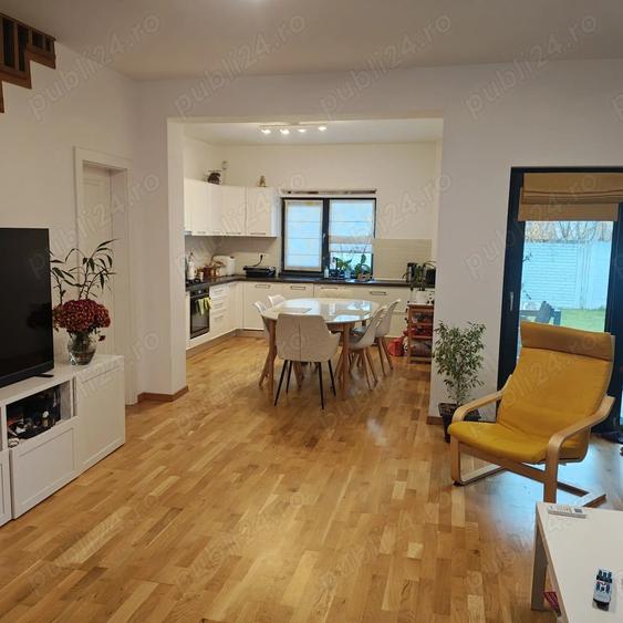 Casă cu 4 camere cu Teren 220 Mp în Dumbrăvița