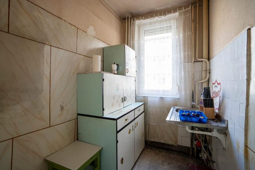Apartament cu 3 camere semidecomandat în Valenta