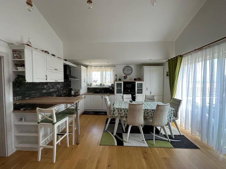 Penthouse cu 3 camere decomandat, mobilat în Arhitecților - Calea Cisnădiei