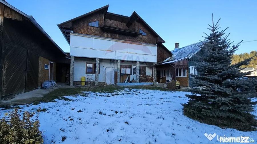 Casă cu 6 camere cu Teren 2803 Mp în Central