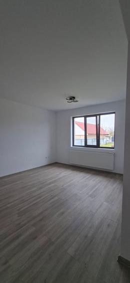 Casă individuală cu 2 camere cu Canalizare în Holboca