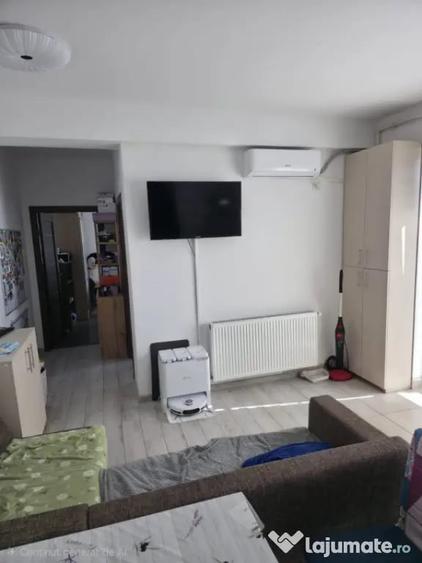 Apartament cu 3 camere decomandat în Florești