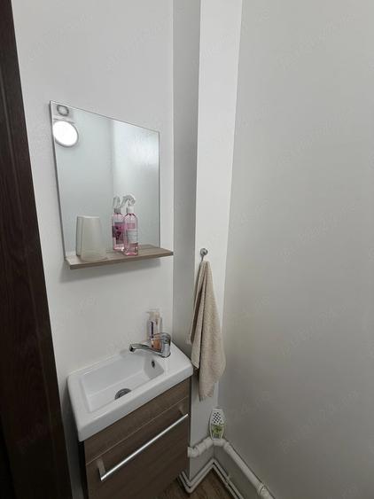 Apartament cu 3 camere semidecomandat în Aradului