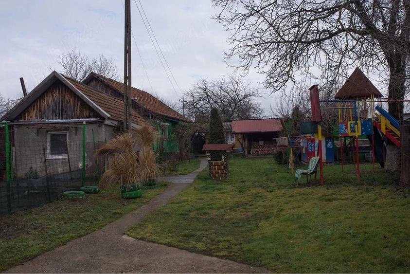Casă cu 3 camere cu Teren 1237 Mp în Lugașu de Jos