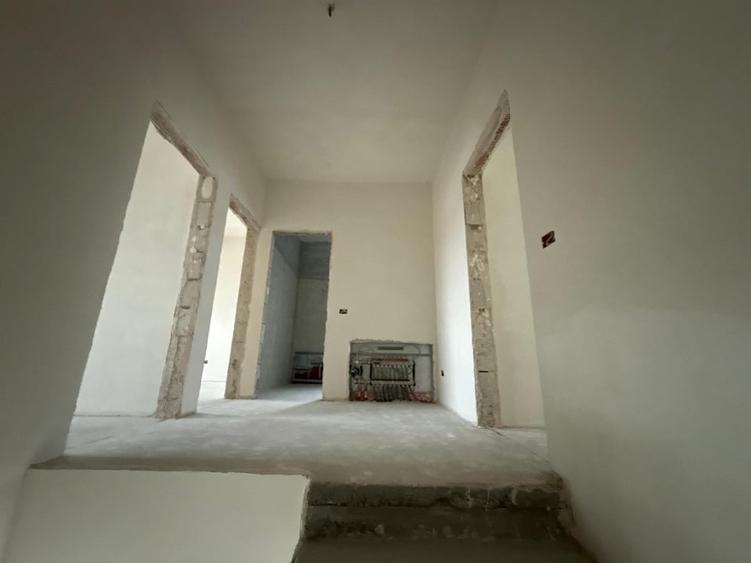 Duplex cu 5 camere cu Canalizare în Central