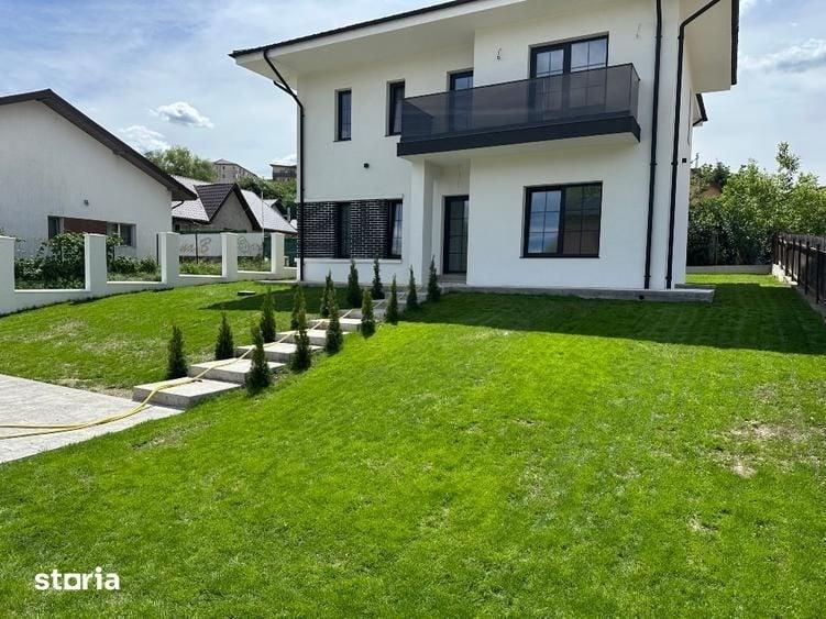 Casă cu 5 camere cu Teren 557 Mp în Miroslava