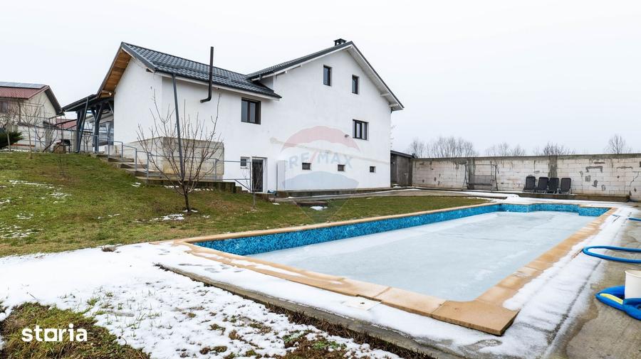 Casă cu Teren 2000 Mp în Joița