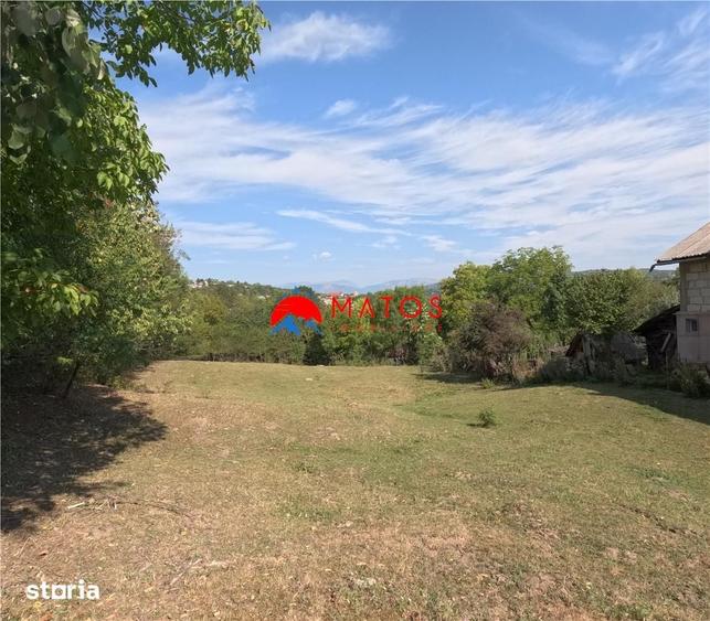 Teren de 3526 mp, în Poiana