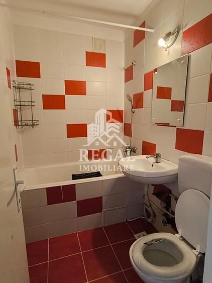 Apartament cu 2 camere semidecomandat, mobilat în Central