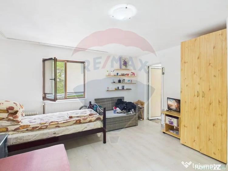 Casă cu 9 camere cu Teren 341 Mp în Dâmbovicioara