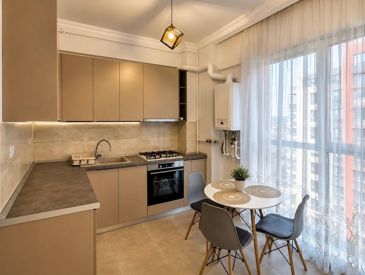 Apartament cu 3 camere semidecomandat în Kamsas