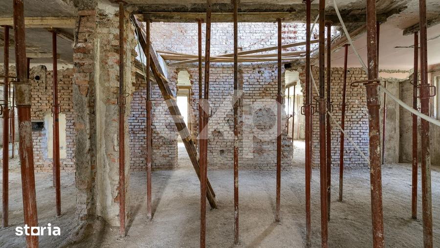 Casă cu 9 camere cu Teren 1048 Mp în Central