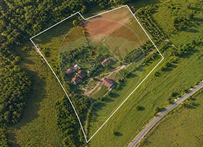 Casă individuală cu 2 camere cu Teren 17490 Mp în Ponor