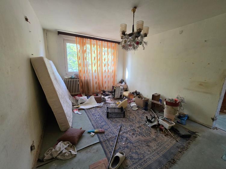 Apartament cu 3 camere semidecomandat în 1 Decembrie 1918