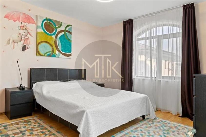 Casă individuală cu 6 camere cu Teren 1057 Mp în Ultracentral