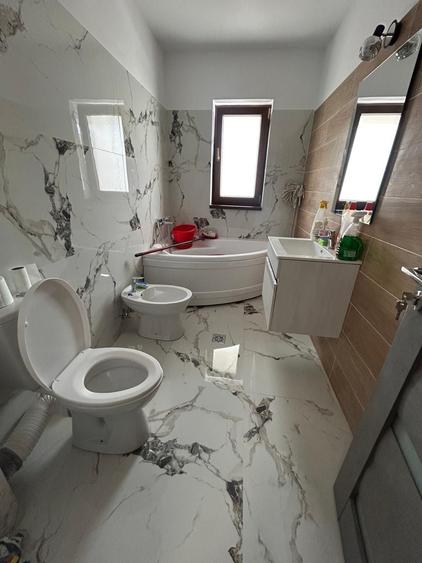 Apartament cu 2 camere decomandat în Exterior Vest