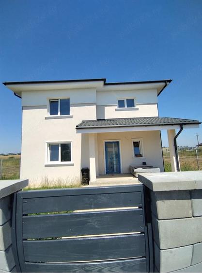Casă cu 4 camere cu Teren 354 Mp în Crevedia