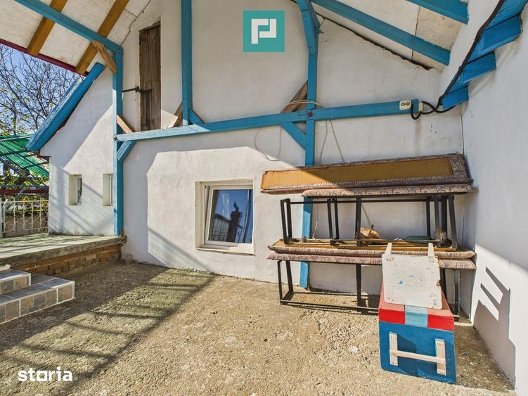 Casă cu 9 camere cu Teren 899 Mp în Ghioroc