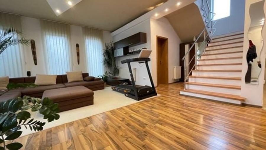 Casă individuală cu 5 camere cu Canalizare în Mehala