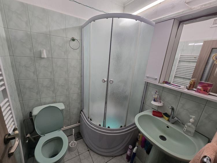 Garsonieră decomandată în Central