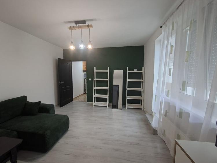 Apartament cu 2 camere semidecomandat în Cedonia