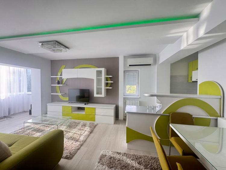 Apartament cu 3 camere decomandat în City Park Mall