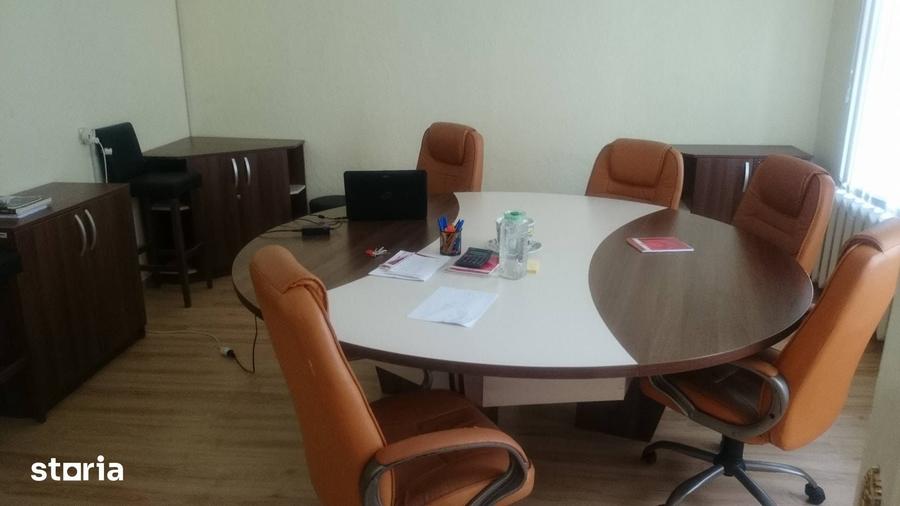 Casă cu 4 camere cu Teren 100 Mp în Central
