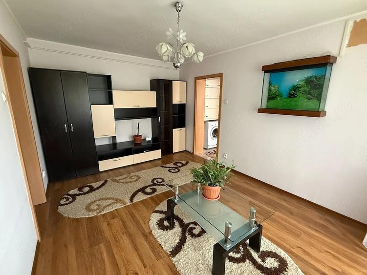 Apartament cu 3 camere semidecomandat în Tătărași