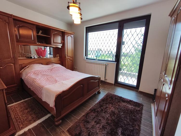 Casă cu 6 camere cu Canalizare în Cornetu