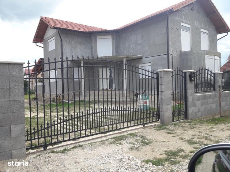 Casă cu 4 camere în Central