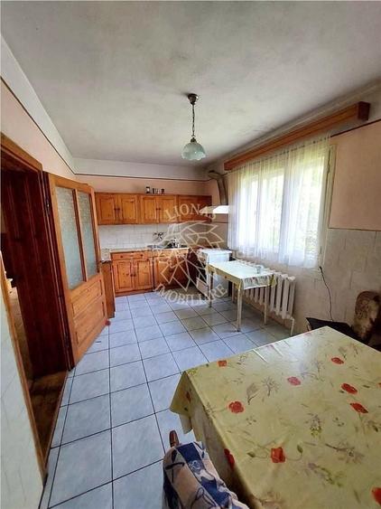 Casă individuală cu 4 camere cu Canalizare în Mijlocenii Bârgăului