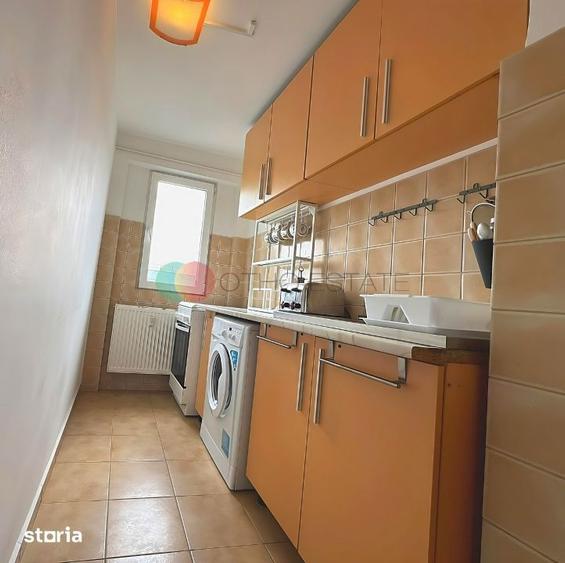 Apartament cu 2 camere semidecomandat, mobilat în Tei
