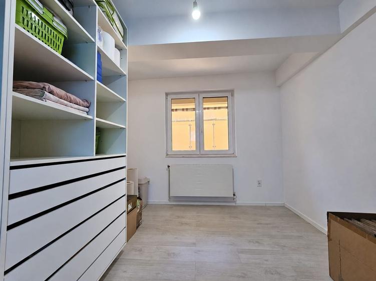 Apartament cu 3 camere decomandat, mobilat în Faleza Nord