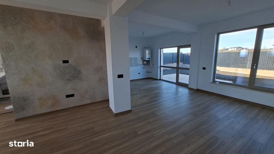 Casă cu 4 camere în Rediu