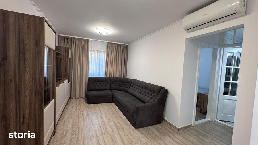 Apartament cu 4 camere semidecomandat în Central