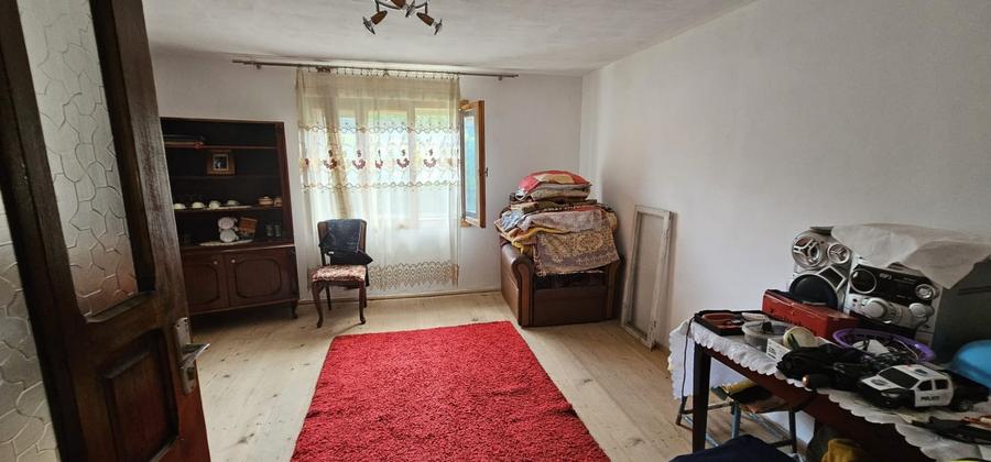 Casă individuală cu 4 camere cu Teren 4908 Mp în Poduri
