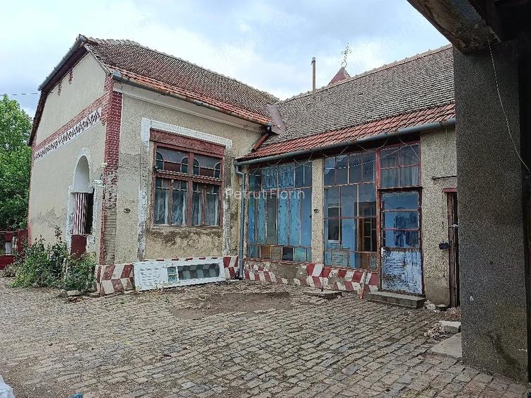 Casă cu Teren 2877 Mp în Tomnatic