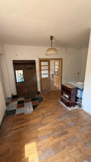 Casă cu 5 camere cu Teren 1400 Mp în Vale
