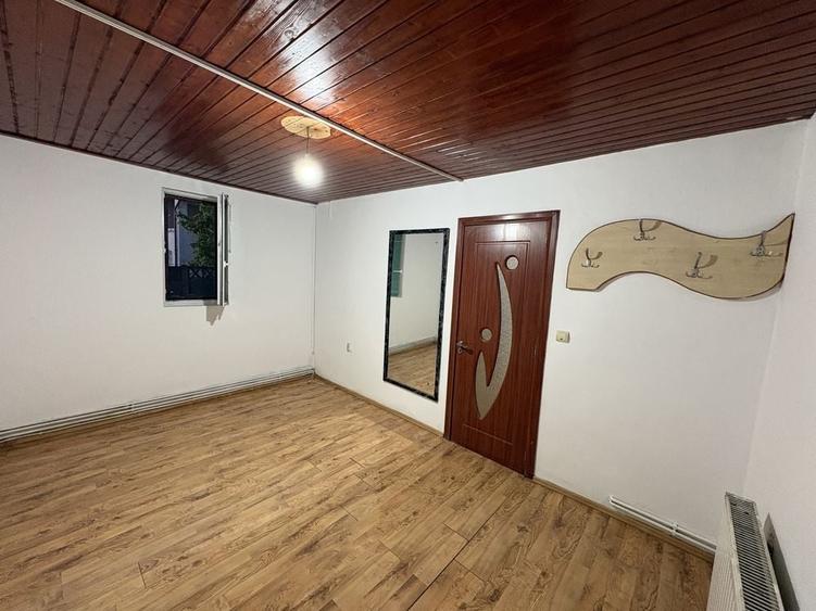 Spațiu comercial, de 90 mp, în Livada