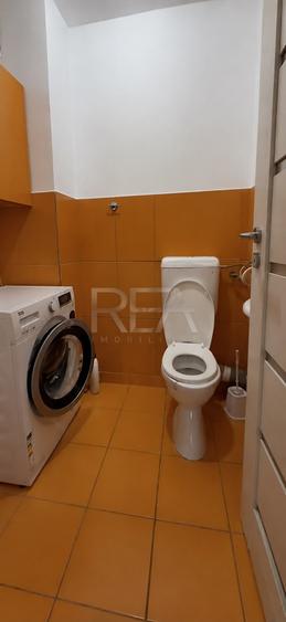 Apartament cu 3 camere semidecomandat, mobilat în Titan