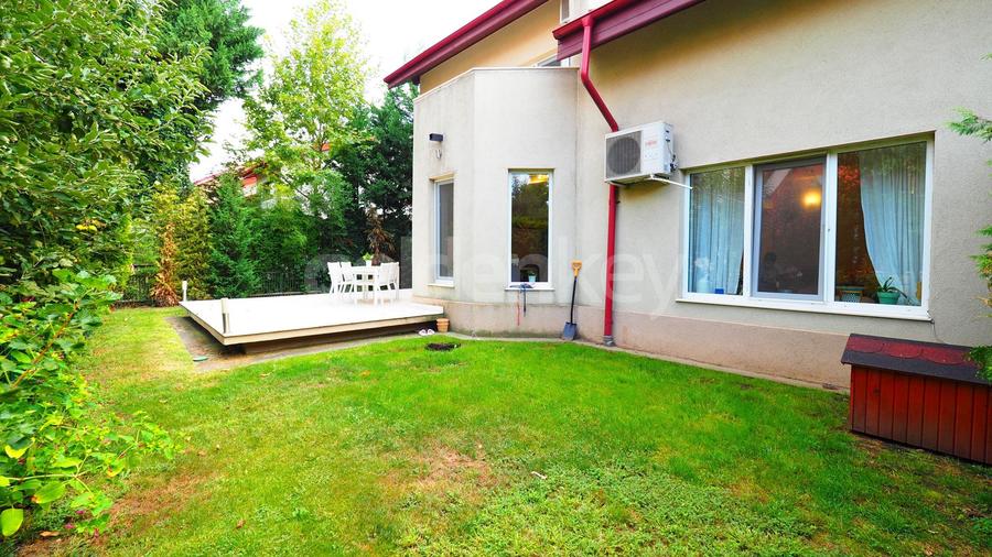 Duplex cu 6 camere cu Canalizare în Iancu Nicolae