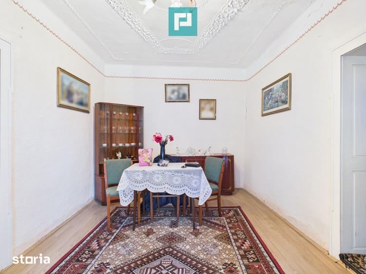 Casă cu 3 camere cu Teren 2800 Mp în Central